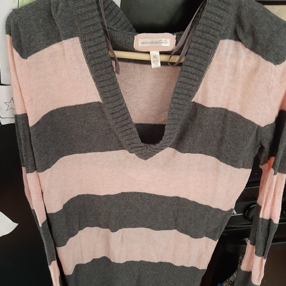 Name brand shirts and jeans - Picture 2 of 15